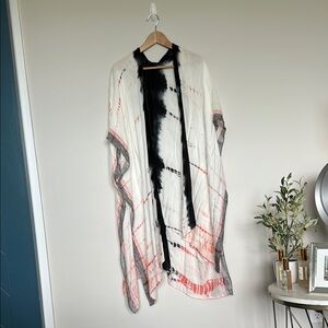 Evereve Lovestitch Black and Pink Tie-Dye Patterned Kimono